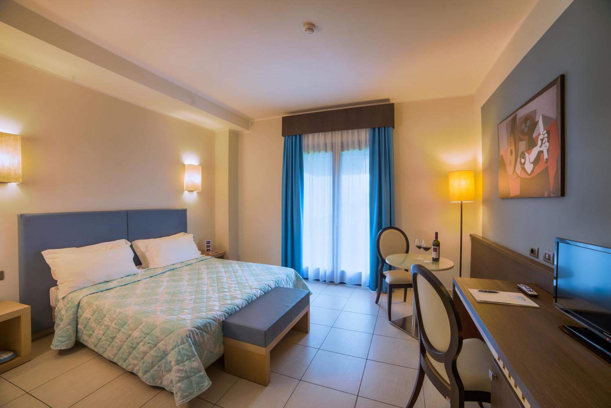 Lu' Hotel Карбония Екстериор снимка